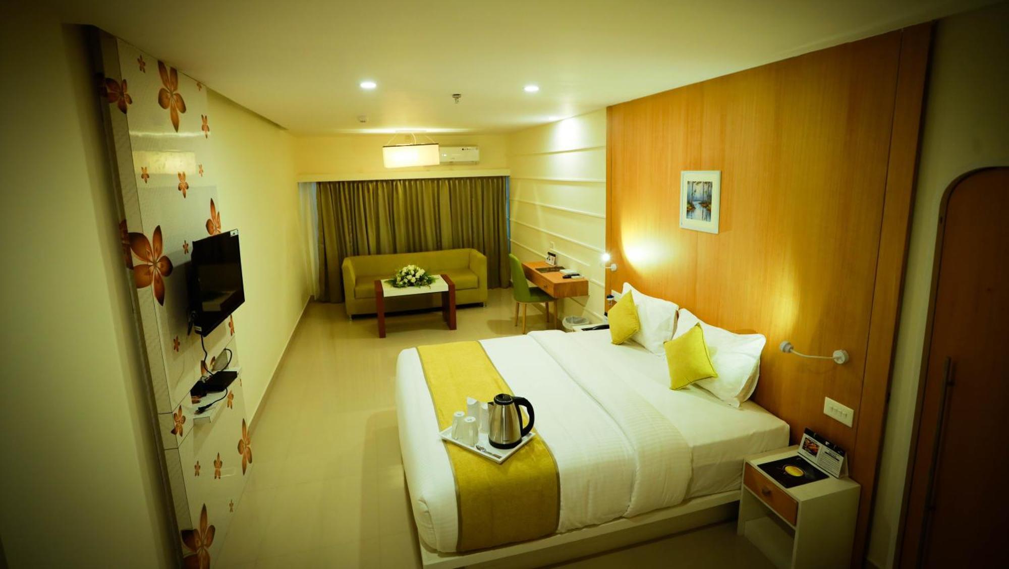 Hotel Emperor Султан Батери Екстериор снимка