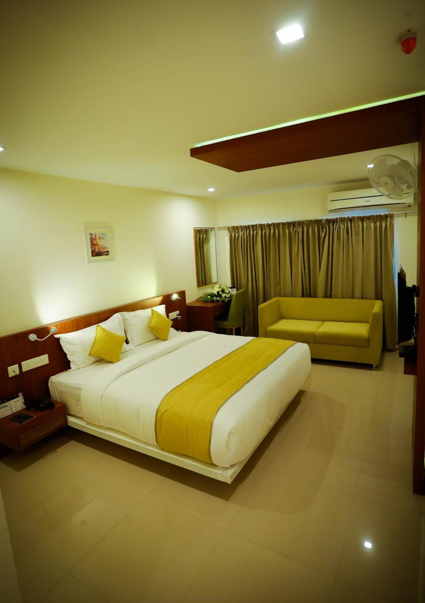 Hotel Emperor Султан Батери Екстериор снимка